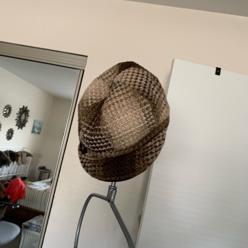 Hat - Picture 4 of 8
